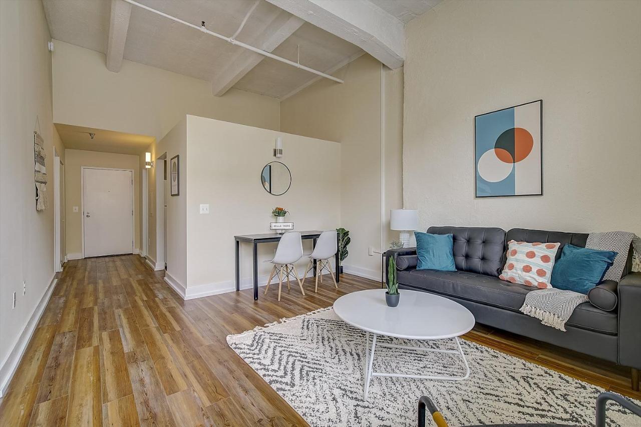 Frontdesk I The Cosmopolitan Apts Philadelphia Apartment ห้อง รูปภาพ