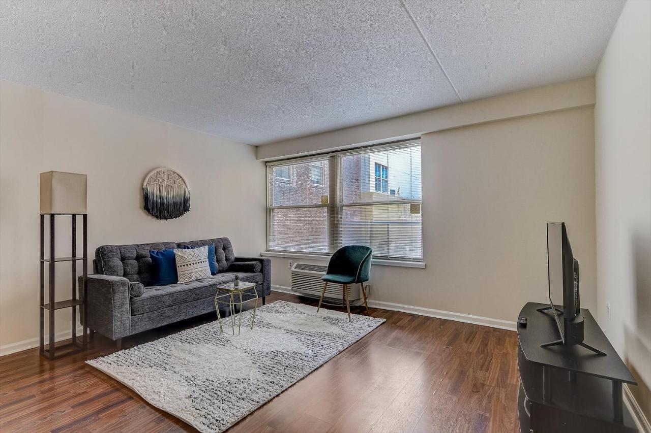 Frontdesk I The Cosmopolitan Apts Philadelphia Apartment ห้อง รูปภาพ