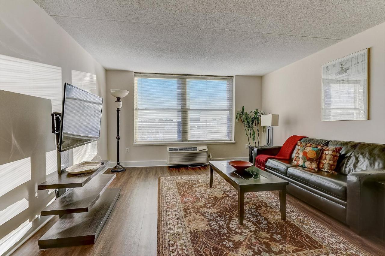 Frontdesk I The Cosmopolitan Apts Philadelphia Apartment ห้อง รูปภาพ